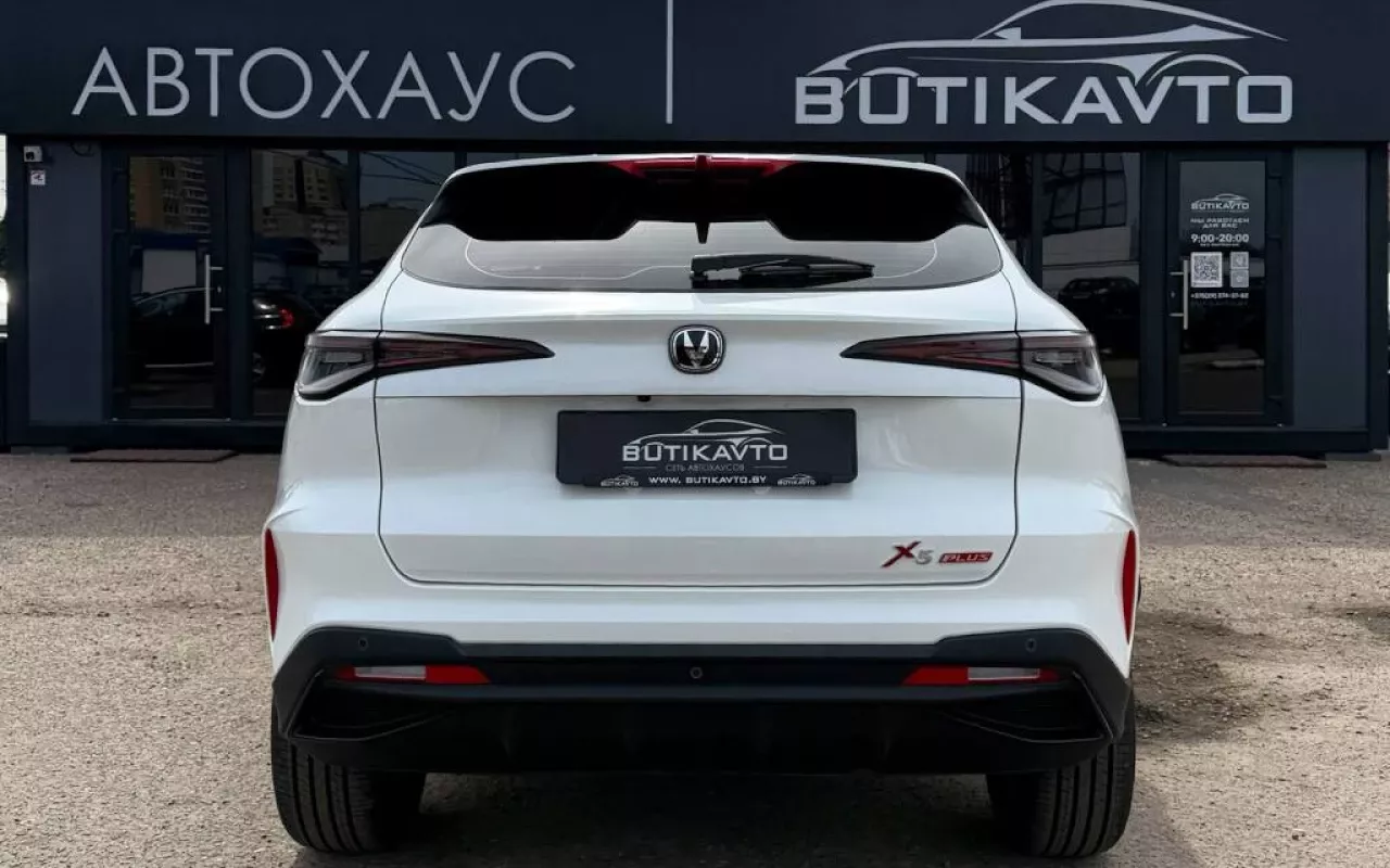 автомобиль Changan X5 Plus