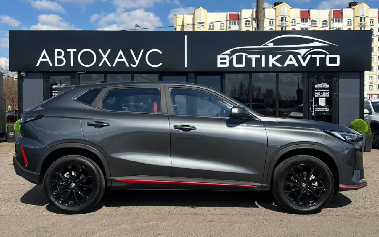 автомобиль Changan X5 Plus