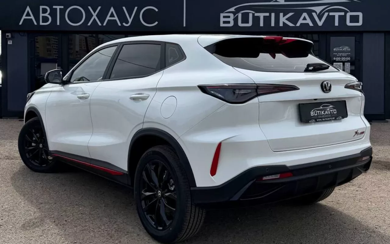 автомобиль Changan X5 Plus